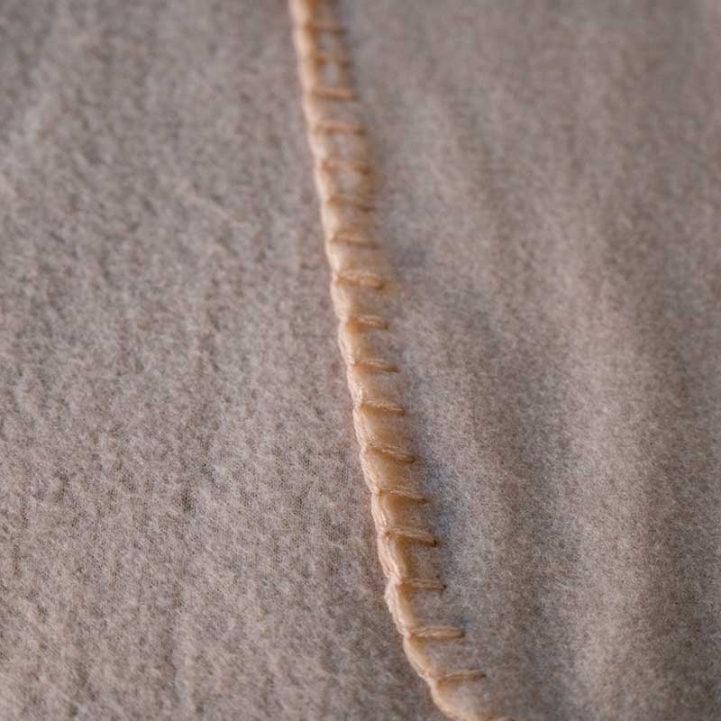 Koc polarowy 170x130 cm (beżowy)