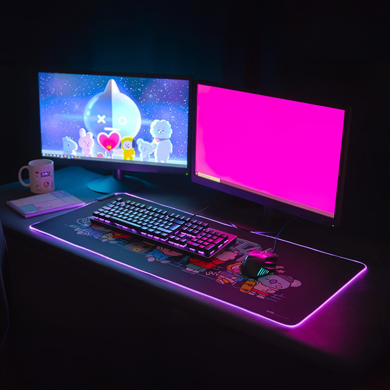 BT21 - Mata gamingowa / na biurko XXL z podświetleniem LED (90 x 40 cm)