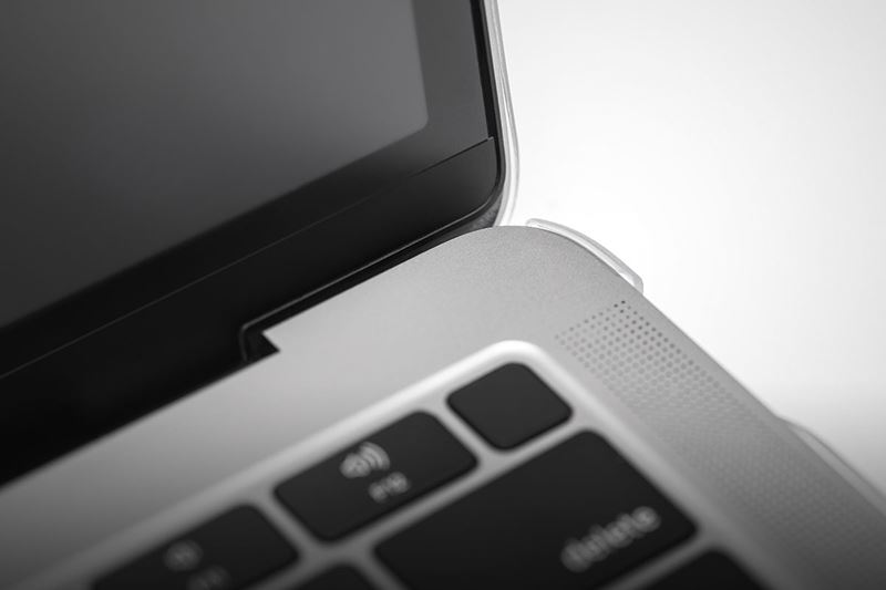Moshi iGlaze Hardshell Case - Obudowa MacBook Air 13" Retina (M1/2020/2019/2018) (Stealth Clear)