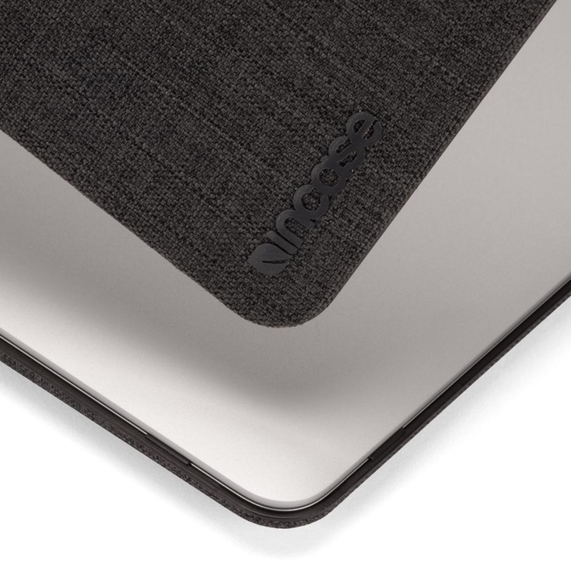 Incase Textured Hardshell in Woolenex - Materiałowa obudowa MacBook Pro 13" (M2/M1/2022-2020) (grafitowy)