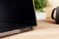 Moshi iGlaze Hardshell Case - Obudowa MacBook Pro 16" (M3/M2/M1/2023-2021) (Stealth Clear)