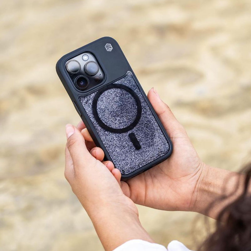 STM Relax Sand MagSafe - Etui antystresowe iPhone 15 Pro (Black / Grey)