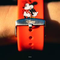 Disney Minnie Mouse - Pasek do Apple Watch 38/40/41/42/44/45/49 mm (Classic Hearts)