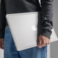 Incase Edge Hardshell Case - Etui MacBook Air 15" M3 (2024) / M2 (2023) (Clear)