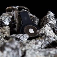 Crong Silicone Case with Key Ring – Etui ochronne brelok do Apple AirTag (czarny)